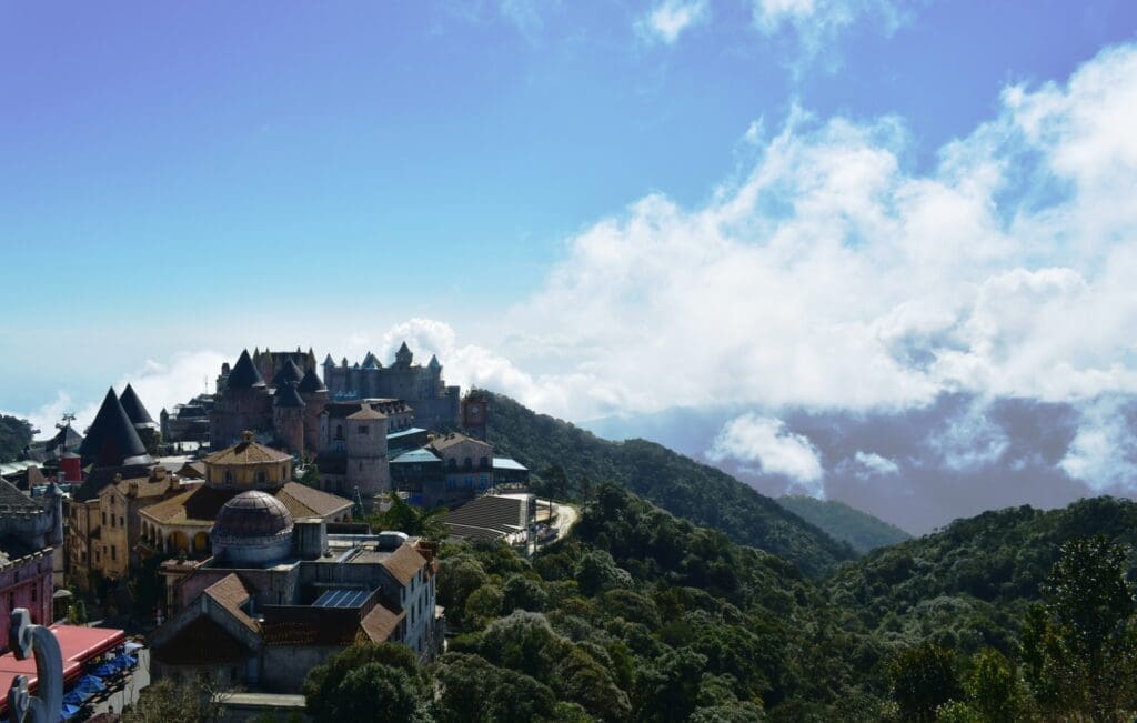 會安古城與竹籃船